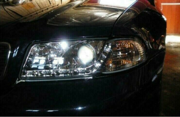 LED Tagfahrlicht Design Scheinwerfer für Audi A4 B6 00-04 chrom